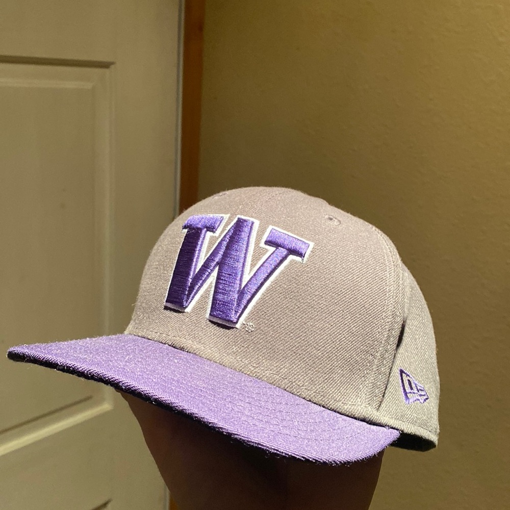 UW Huskies Fitted Hat